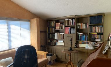 Buena casa en Bosques de las Lomas para actualizar