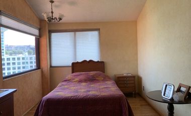 Buena casa en Bosques de las Lomas para actualizar