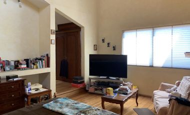 Buena casa en Bosques de las Lomas para actualizar
