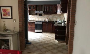 Casa con 3 dorm, garaje y patio