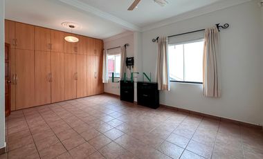 A Pasos del Malecón y Larcomar - Exclusivo Chalet de 3 pisos - C/2 Cocheras
