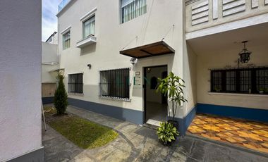 A Pasos del Malecón y Larcomar - Exclusivo Chalet de 3 pisos - C/2 Cocheras