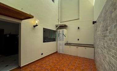 A Pasos del Malecón y Larcomar - Exclusivo Chalet de 3 pisos - C/2 Cocheras