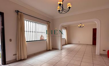 A Pasos del Malecón y Larcomar - Exclusivo Chalet de 3 pisos - C/2 Cocheras