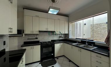 A Pasos del Malecón y Larcomar - Exclusivo Chalet de 3 pisos - C/2 Cocheras