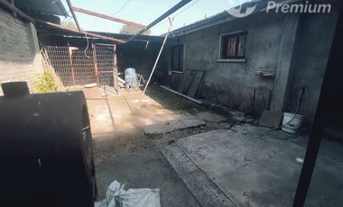 Casa en Venta en Sarento Aldea / Casa en venta 4 Dormitorios 3 Baños Local Comercial. Galpon y 10 Estacionamientos en El Bosque