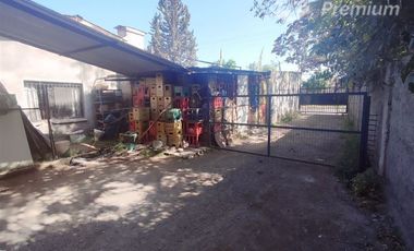 Casa en Venta en Sarento Aldea / Casa en venta 4 Dormitorios 3 Baños Local Comercial. Galpon y 10 Estacionamientos en El Bosque