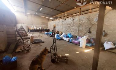 Casa en Venta en Sarento Aldea / Casa en venta 4 Dormitorios 3 Baños Local Comercial. Galpon y 10 Estacionamientos en El Bosque