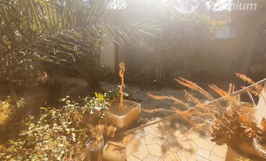 Casa en Venta en Sarento Aldea / Casa en venta 4 Dormitorios 3 Baños Local Comercial. Galpon y 10 Estacionamientos en El Bosque