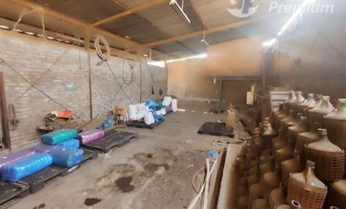 Casa en Venta en Sarento Aldea / Casa en venta 4 Dormitorios 3 Baños Local Comercial. Galpon y 10 Estacionamientos en El Bosque