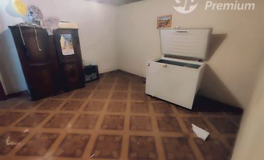 Casa en Venta en Sarento Aldea / Casa en venta 4 Dormitorios 3 Baños Local Comercial. Galpon y 10 Estacionamientos en El Bosque