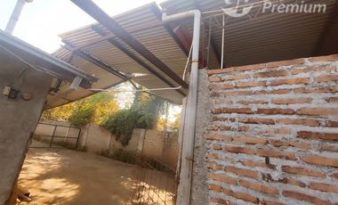 Casa en Venta en Sarento Aldea / Casa en venta 4 Dormitorios 3 Baños Local Comercial. Galpon y 10 Estacionamientos en El Bosque