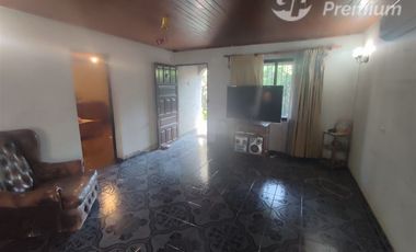 Casa en Venta en Sarento Aldea / Casa en venta 4 Dormitorios 3 Baños Local Comercial. Galpon y 10 Estacionamientos en El Bosque