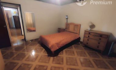 Casa en Venta en Sarento Aldea / Casa en venta 4 Dormitorios 3 Baños Local Comercial. Galpon y 10 Estacionamientos en El Bosque