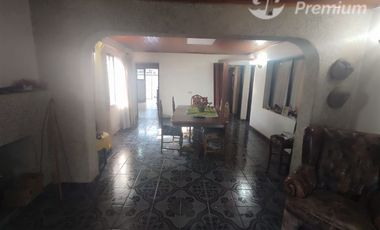 Casa en Venta en Sarento Aldea / Casa en venta 4 Dormitorios 3 Baños Local Comercial. Galpon y 10 Estacionamientos en El Bosque