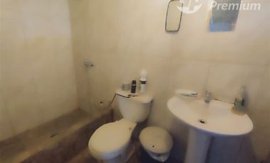 Casa en Venta en Sarento Aldea / Casa en venta 4 Dormitorios 3 Baños Local Comercial. Galpon y 10 Estacionamientos en El Bosque