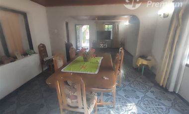 Casa en Venta en Sarento Aldea / Casa en venta 4 Dormitorios 3 Baños Local Comercial. Galpon y 10 Estacionamientos en El Bosque