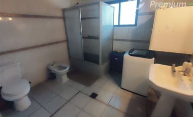 Casa en Venta en Sarento Aldea / Casa en venta 4 Dormitorios 3 Baños Local Comercial. Galpon y 10 Estacionamientos en El Bosque