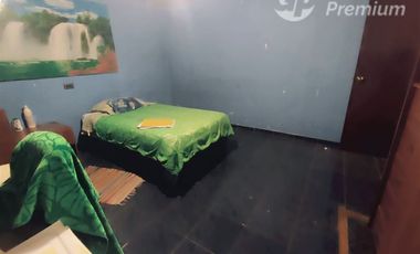 Casa en Venta en Sarento Aldea / Casa en venta 4 Dormitorios 3 Baños Local Comercial. Galpon y 10 Estacionamientos en El Bosque