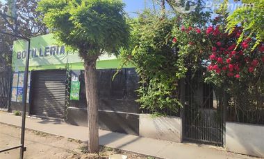 Casa en Venta en Sarento Aldea / Casa en venta 4 Dormitorios 3 Baños Local Comercial. Galpon y 10 Estacionamientos en El Bosque