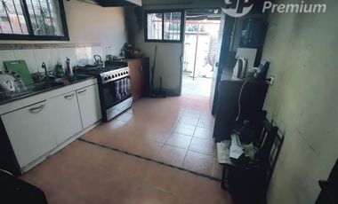 Casa en Venta en Sarento Aldea / Casa en venta 4 Dormitorios 3 Baños Local Comercial. Galpon y 10 Estacionamientos en El Bosque