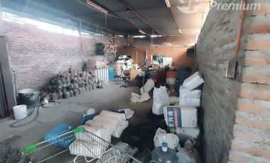 Casa en Venta en Sarento Aldea / Casa en venta 4 Dormitorios 3 Baños Local Comercial. Galpon y 10 Estacionamientos en El Bosque