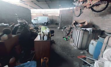 Casa en Venta en Sarento Aldea / Casa en venta 4 Dormitorios 3 Baños Local Comercial. Galpon y 10 Estacionamientos en El Bosque