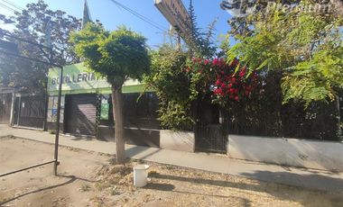 Casa en Venta en Sarento Aldea / Casa en venta 4 Dormitorios 3 Baños Local Comercial. Galpon y 10 Estacionamientos en El Bosque