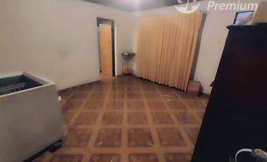 Casa en Venta en Sarento Aldea / Casa en venta 4 Dormitorios 3 Baños Local Comercial. Galpon y 10 Estacionamientos en El Bosque