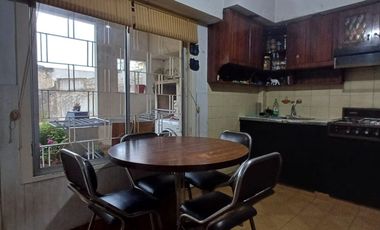 VENTA CASA 4 AMBIENTES VILLA LUZURIAGA PERMUTA