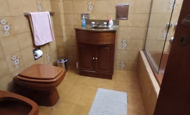 VENTA CASA 4 AMBIENTES VILLA LUZURIAGA PERMUTA