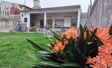 VENTA CASA 4 AMBIENTES VILLA LUZURIAGA PERMUTA