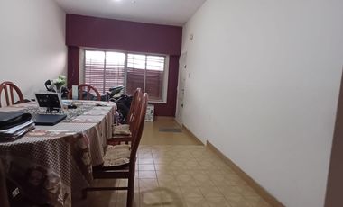 VENTA CASA 4 AMBIENTES VILLA LUZURIAGA PERMUTA