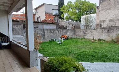 VENTA CASA 4 AMBIENTES VILLA LUZURIAGA PERMUTA