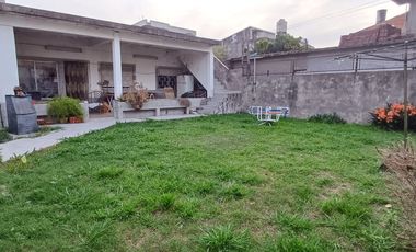 VENTA CASA 4 AMBIENTES VILLA LUZURIAGA PERMUTA