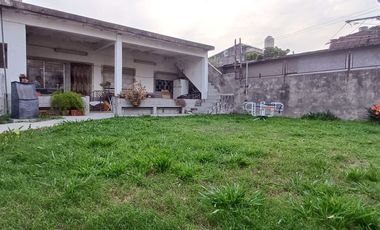 VENTA CASA 4 AMBIENTES VILLA LUZURIAGA PERMUTA
