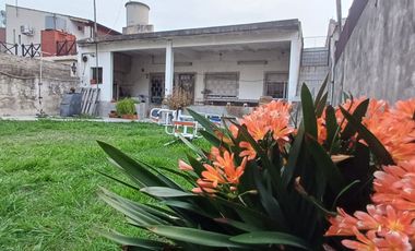 VENTA CASA 4 AMBIENTES VILLA LUZURIAGA PERMUTA