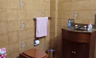 VENTA CASA 4 AMBIENTES VILLA LUZURIAGA PERMUTA