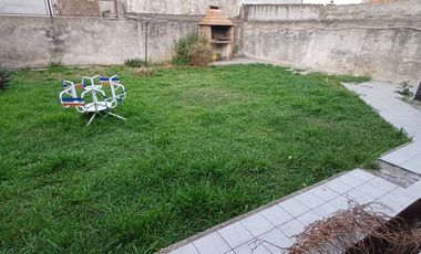 VENTA CASA 4 AMBIENTES VILLA LUZURIAGA PERMUTA