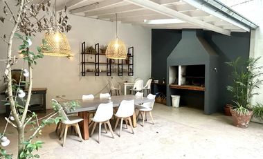 Casa en  Vicente López con pileta y quincho