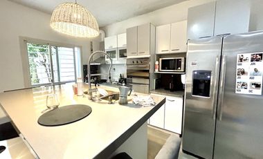 Casa en  Vicente López con pileta y quincho