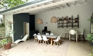 Casa en  Vicente López con pileta y quincho
