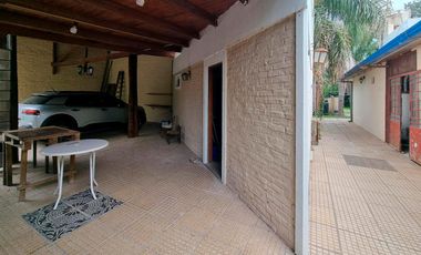 Venta Casa Quinta 3 Dormitorios en Roldán con Pileta