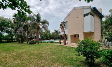 Venta Casa Quinta 3 Dormitorios en Roldán con Pileta