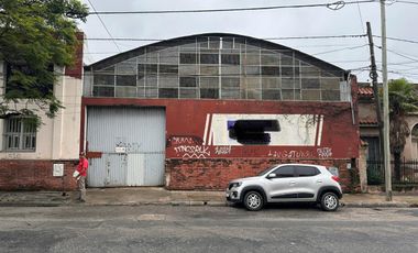Galpón en Venta en  Alberdi Apto Construcción Edificio. 300 m2 (12x25)