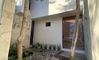 MODERNA RESIDENCIA CON SPA DENTRO DE YUCATAN COUNTRY CLUB