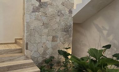 MODERNA RESIDENCIA CON SPA DENTRO DE YUCATAN COUNTRY CLUB