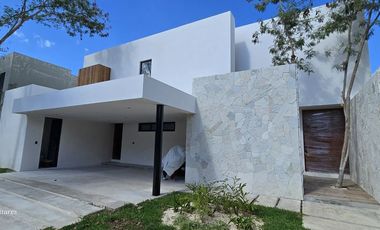 MODERNA RESIDENCIA CON SPA DENTRO DE YUCATAN COUNTRY CLUB