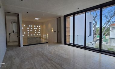 MODERNA RESIDENCIA CON SPA DENTRO DE YUCATAN COUNTRY CLUB