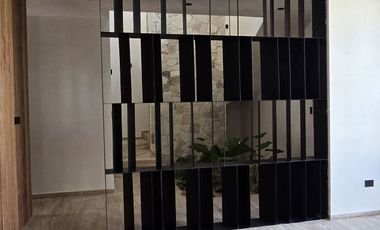 MODERNA RESIDENCIA CON SPA DENTRO DE YUCATAN COUNTRY CLUB